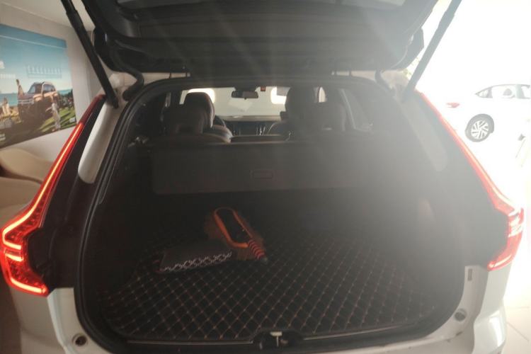Used Volvo XC60 2022 B5 4x4 Zhiyi Luxury Edition Trunk