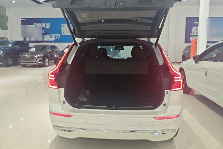 Used Volvo XC60 2022 B5 4x4 Zhiyi Luxury Edition Trunk