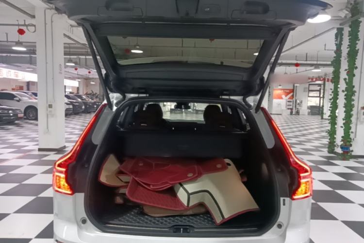 Used Volvo XC60 2022 B5 4x4 Zhiyi Luxury Edition Trunk