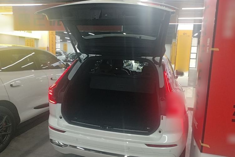 Used Volvo XC60 2022 B5 4x4 Zhiyi Luxury Edition Trunk