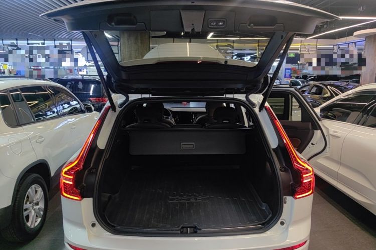 Used Volvo XC60 2022 B5 4x4 Smart Luxury Edition Trunk
