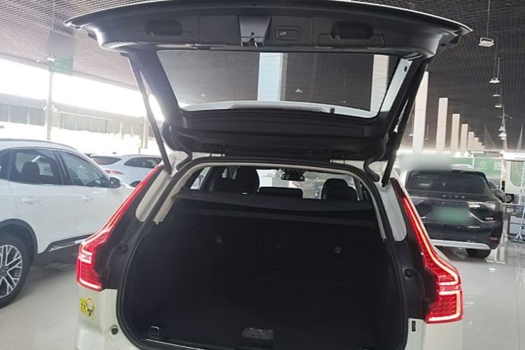 Used Volvo XC60 2022 B5 4x4 Zhiyi Luxury Edition Trunk