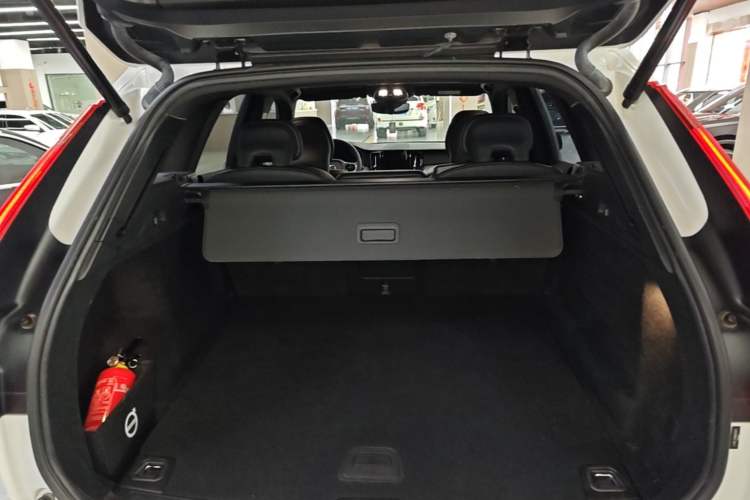 Used Volvo XC60 2022 B5 4x4 Smart & Advanced Sport Edition Trunk