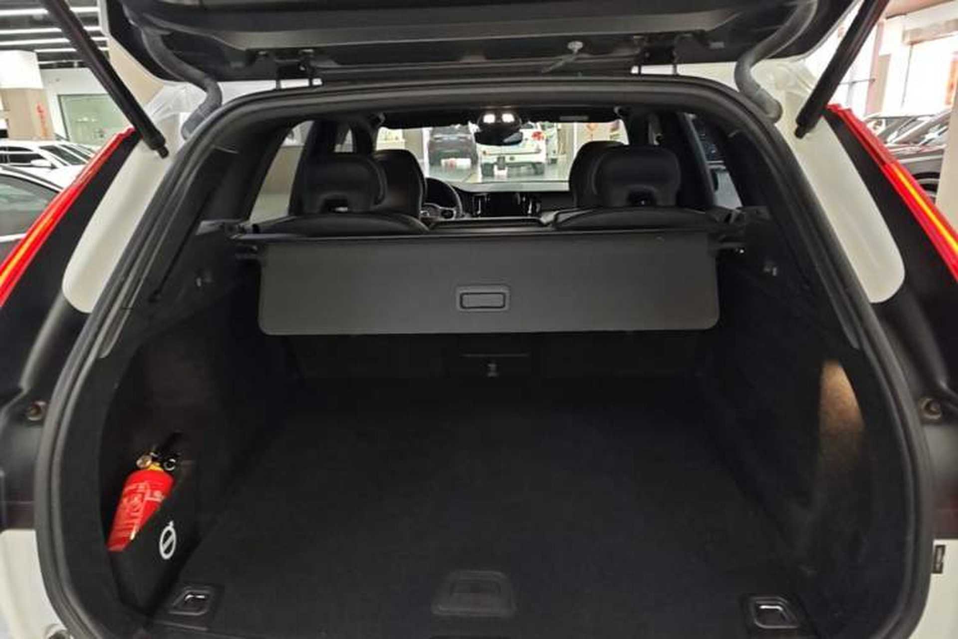 Used Volvo XC60 2022 B5 4x4 Smart & Advanced Sport Edition Trunk