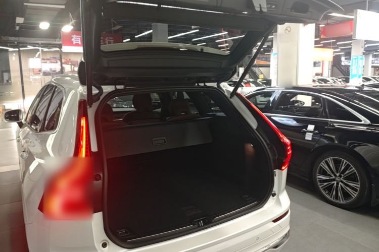 Used Volvo XC60 2022 B5 4x4 Smart Luxury Edition Trunk