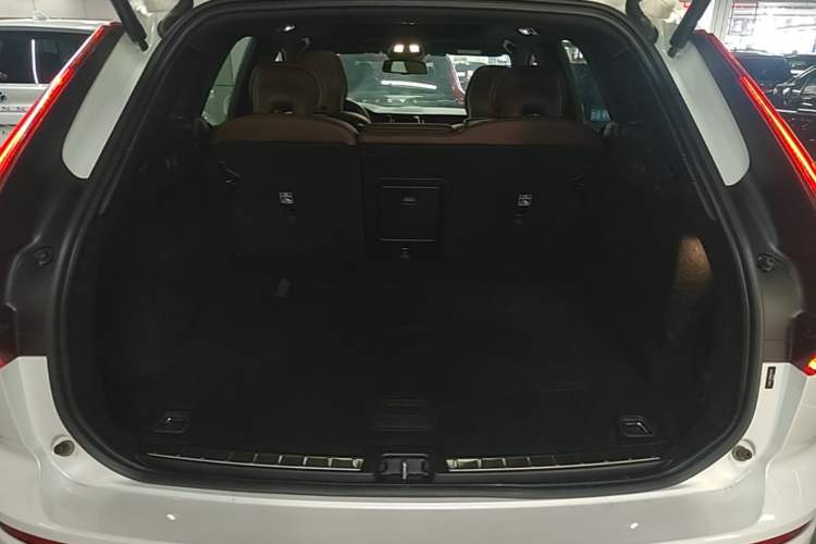 Used Volvo XC60 2022 B5 4x4 Zhiyi Luxury Edition Trunk