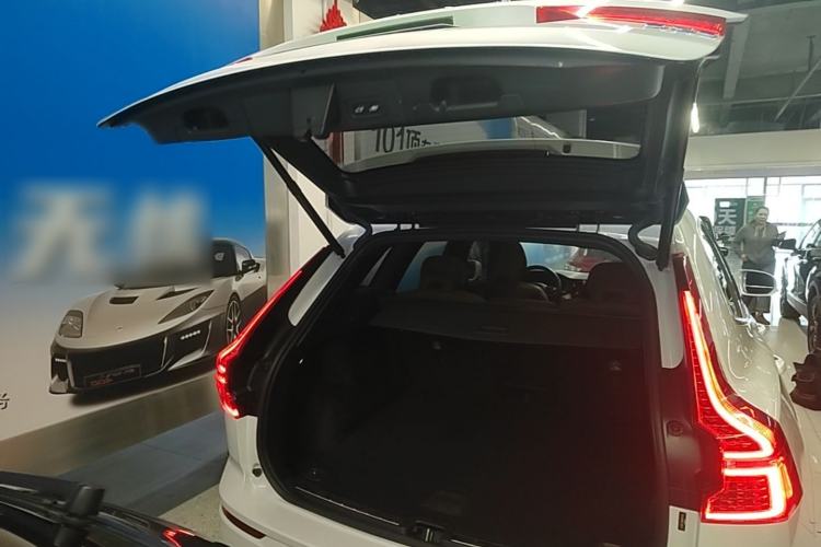 Used Volvo XC60 2022 B5 4x4 Smart Luxury Edition Trunk