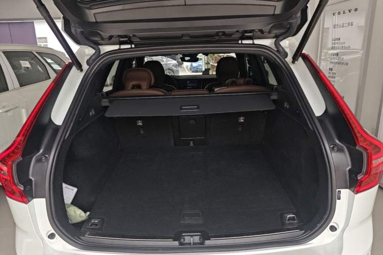 Used Volvo XC60 2022 B5 4x4 Zhiya Luxury Edition Trunk