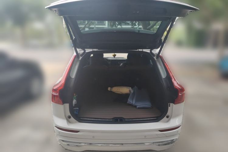Used Volvo XC60 2022 B5 4x4 Smart Luxury Edition Trunk