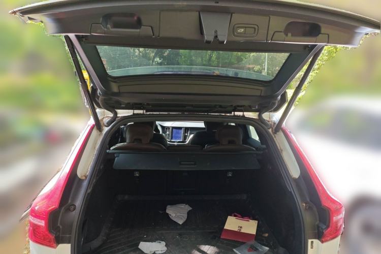 Used Volvo XC60 2022 B5 4x4 Zhiyi Luxury Edition Trunk