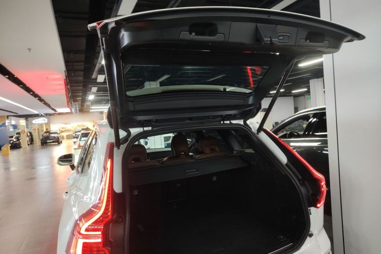 Used Volvo XC60 2022 B5 4x4 Zhiyi Luxury Edition Trunk