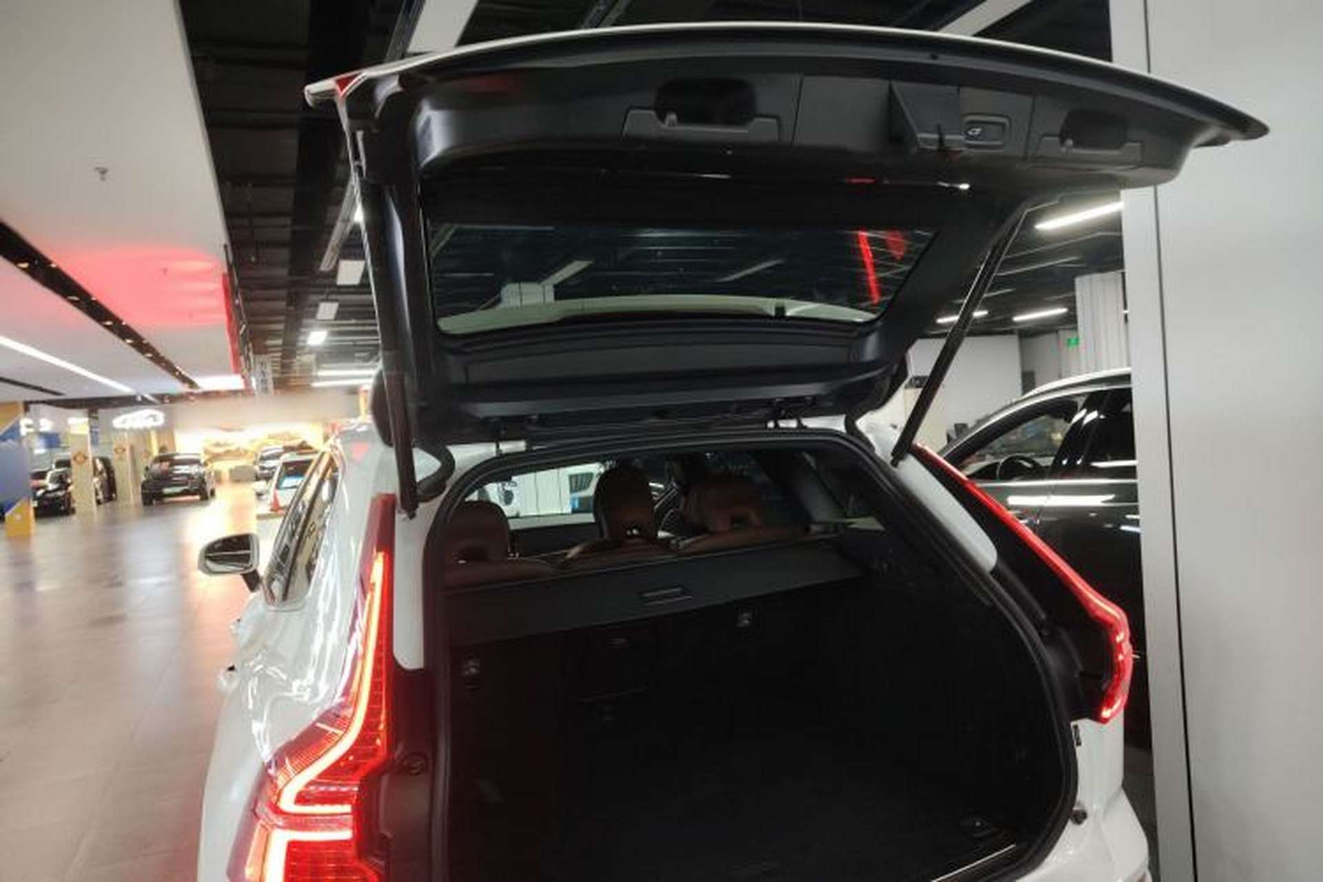 Used Volvo XC60 2022 B5 4x4 Zhiyi Luxury Edition Trunk