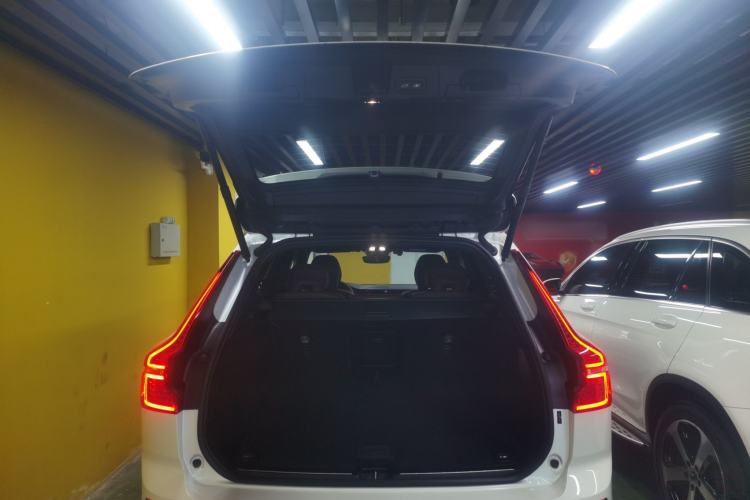 Used Volvo XC60 2022 B5 4x4 Smart Luxury Edition Trunk