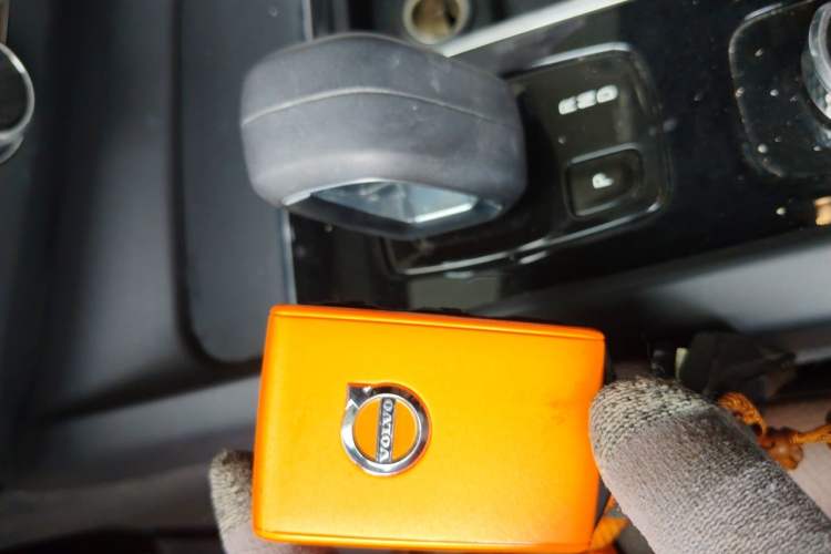 Used Volvo XC60 2022 B5 4x4 Zhiyi Luxury Edition Vehicle Key