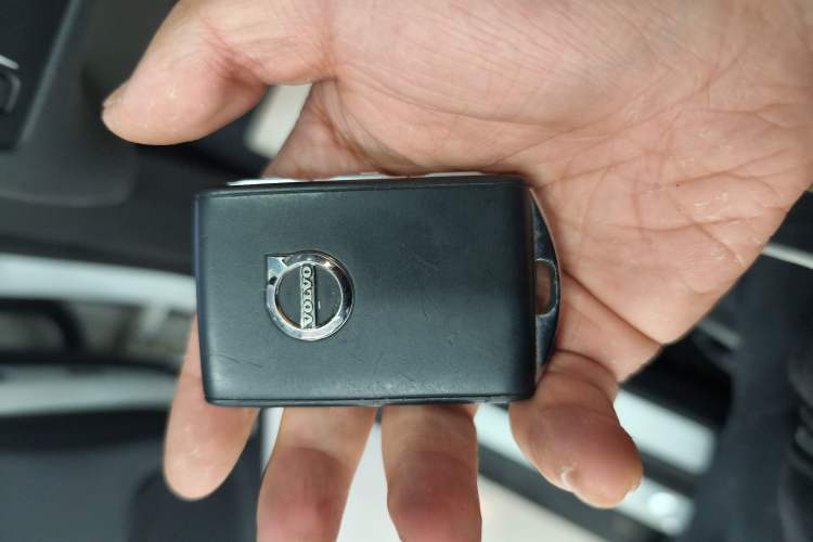 Used Volvo XC60 2022 B5 4x4 Smart Luxury Edition Vehicle Key