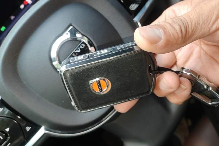 Used Volvo XC60 2022 B5 4x4 Smart Luxury Edition Vehicle Key