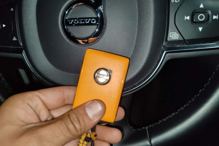 Used Volvo XC60 2022 B5 4x4 Zhiyi Luxury Edition Vehicle Key