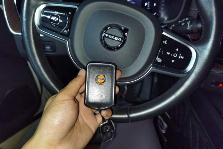 Used Volvo XC60 2022 B5 4x4 Smart Luxury Edition Vehicle Key