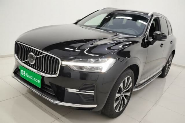 Ojetý Volvo XC60 2023 B5 4x4 Smart Luxury Edition