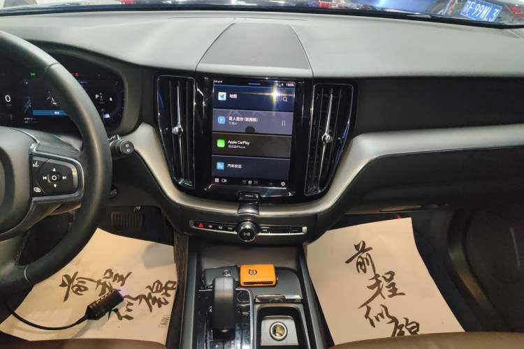 Used Volvo XC60 2023 B5 4x4 Smart Luxury Edition Audio And AC Panel