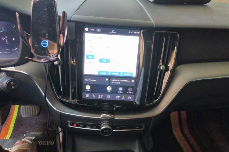 Used Volvo XC60 2023 B5 4x4 Smart Luxury Edition Audio And AC Panel