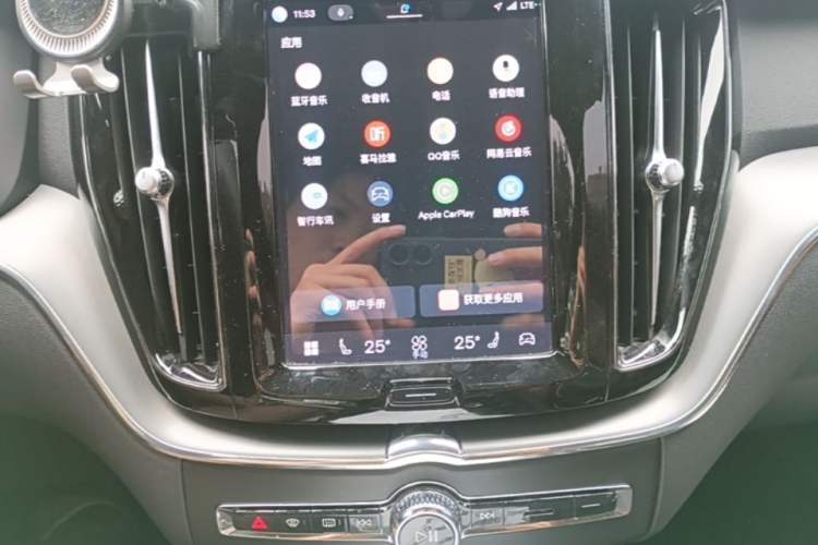 Used Volvo XC60 2023 B5 4x4 Smart Luxury Edition Audio And AC Panel