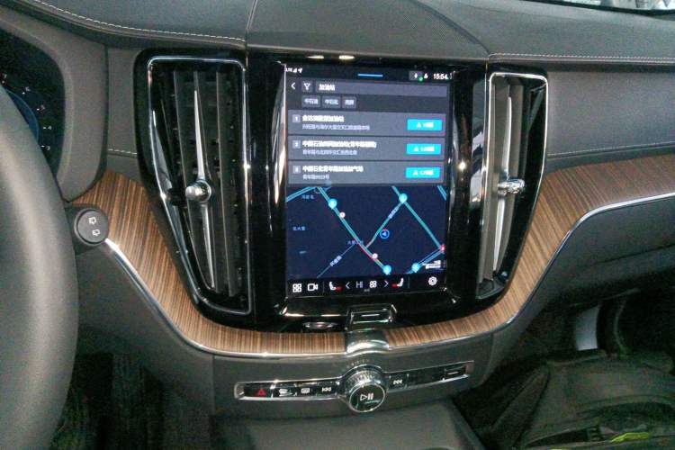 Used Volvo XC60 2023 B5 4x4 Smart Luxury Edition Audio And AC Panel