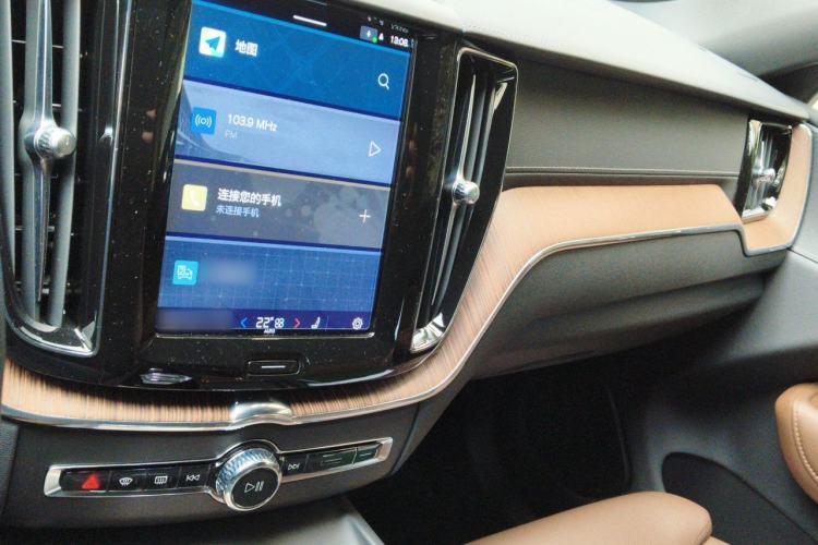 Used Volvo XC60 2023 B5 4x4 Smart Luxury Edition Audio And AC Panel