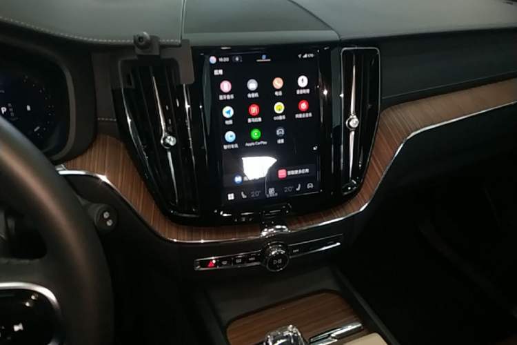 Used Volvo XC60 2023 B5 4x4 Smart Luxury Edition Audio And AC Panel