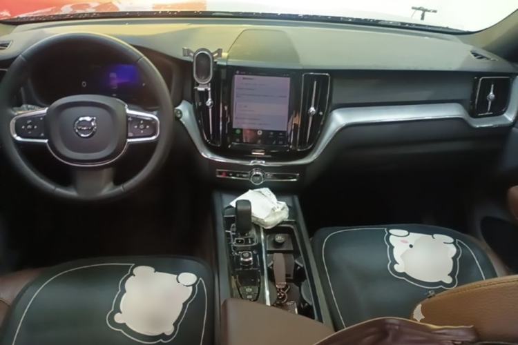 Used Volvo XC60 2023 B5 4x4 Smart Luxury Edition Center Console