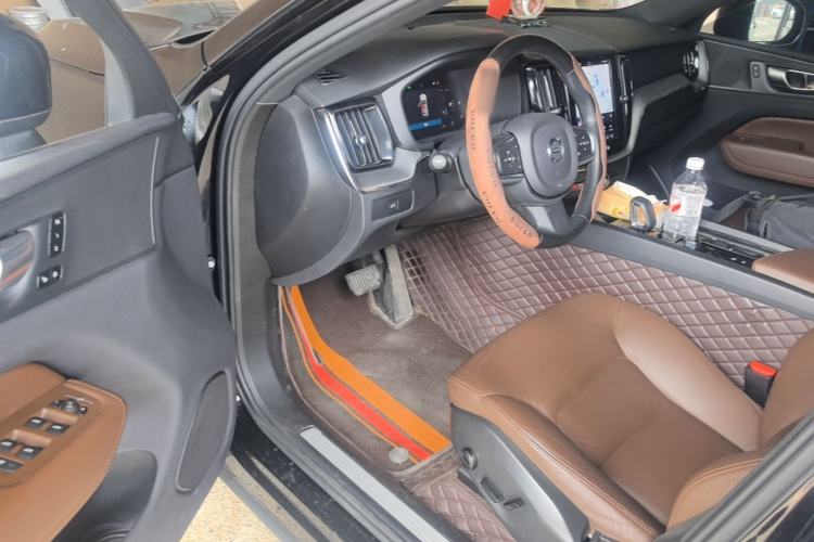 Used Volvo XC60 2023 B5 4x4 Smart Luxury Edition Driver Seat