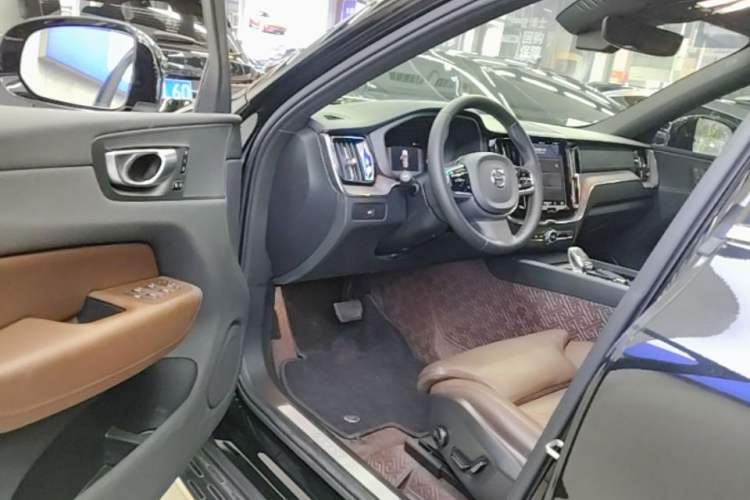 Used Volvo XC60 2023 B5 4x4 Smart Luxury Edition Driver Seat