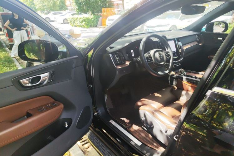 Used Volvo XC60 2023 B5 4x4 Smart Luxury Edition Driver Seat