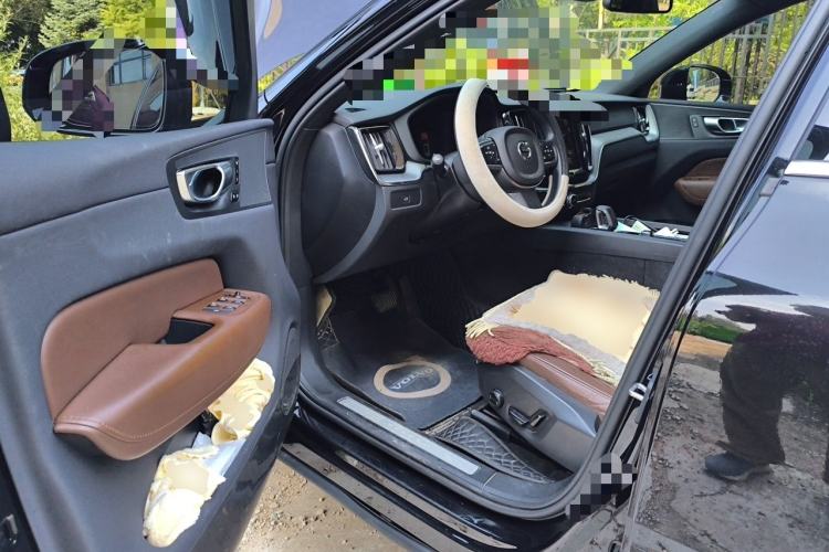 Used Volvo XC60 2023 B5 4x4 Smart Luxury Edition Driver Seat
