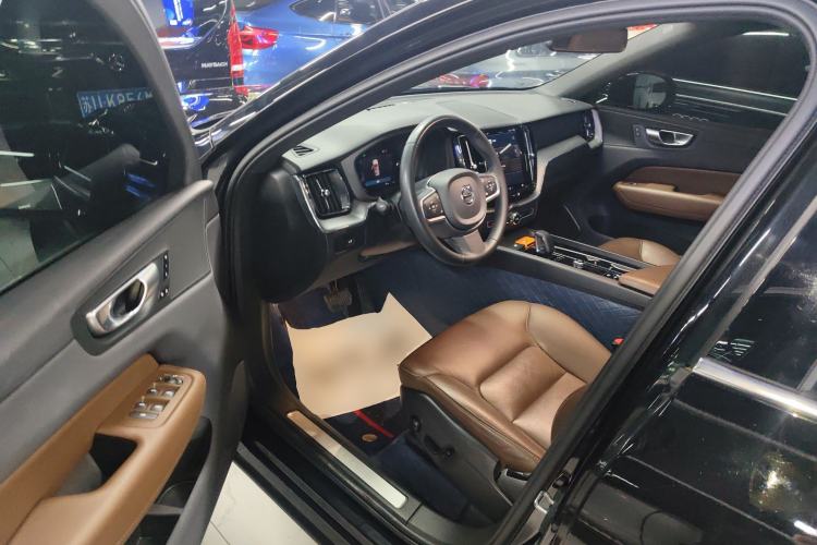 Used Volvo XC60 2023 B5 4x4 Smart Luxury Edition Driver Seat