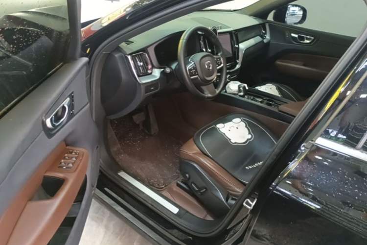 Used Volvo XC60 2023 B5 4x4 Smart Luxury Edition Driver Seat