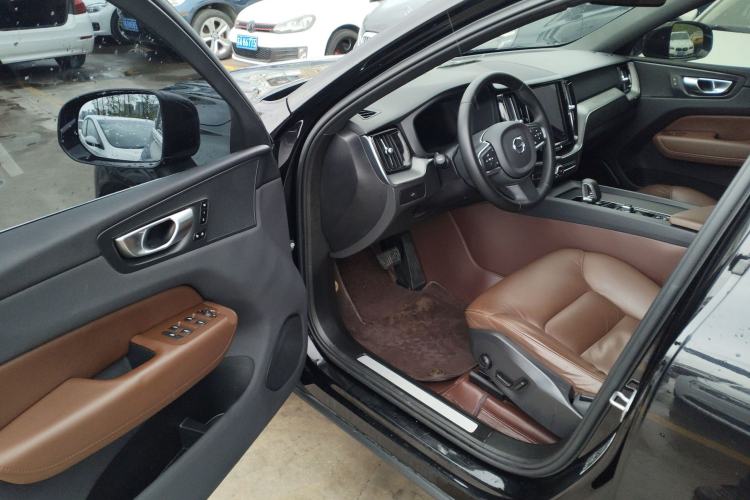 Used Volvo XC60 2023 B5 4x4 Smart Luxury Edition Driver Seat