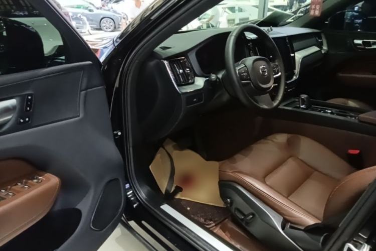 Used Volvo XC60 2023 B5 4x4 Smart Luxury Edition Driver Seat