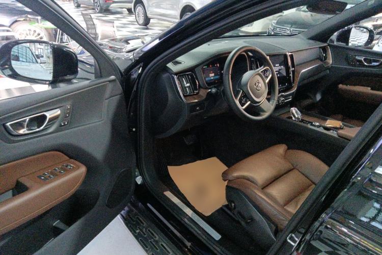 Used Volvo XC60 2023 B5 4x4 Smart Luxury Edition Driver Seat