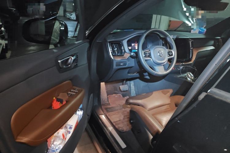 Used Volvo XC60 2023 B5 4x4 Smart Luxury Edition Driver Seat