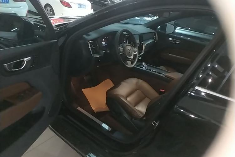 Used Volvo XC60 2023 B5 4x4 Smart Luxury Edition Driver Seat