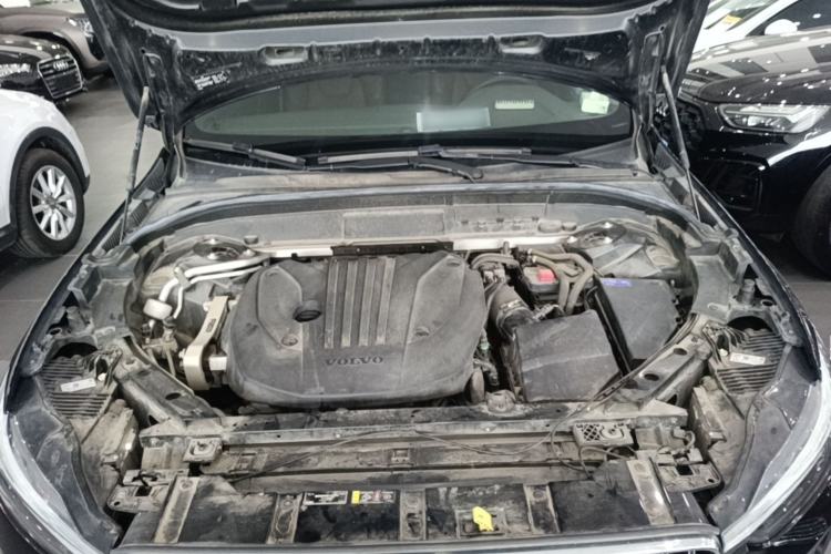 Used Volvo XC60 2023 B5 4x4 Smart Luxury Edition Engine Bay