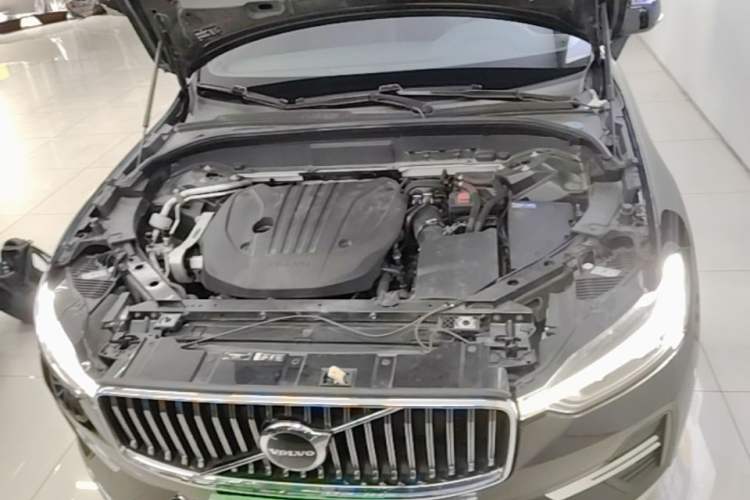 Used Volvo XC60 2023 B5 4x4 Smart Luxury Edition Engine Bay