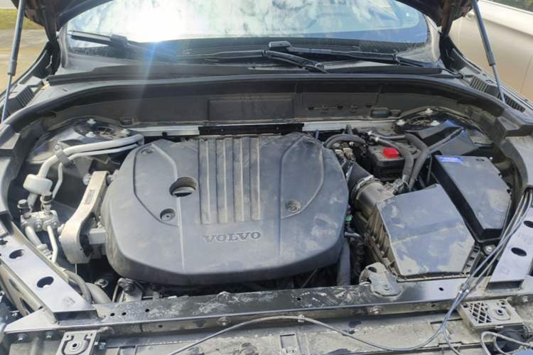 Used Volvo XC60 2023 B5 4x4 Smart Luxury Edition Engine Bay