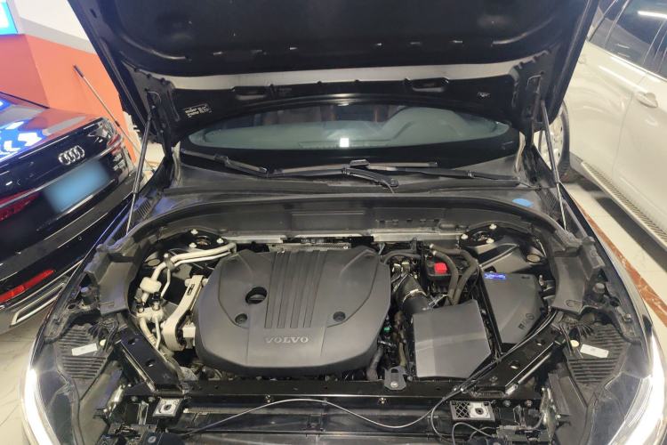 Used Volvo XC60 2023 B5 4x4 Smart Luxury Edition Engine Bay