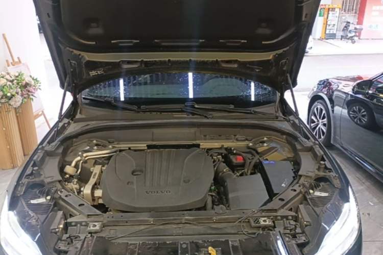 Used Volvo XC60 2023 B5 4x4 Smart Luxury Edition Engine Bay