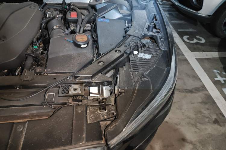 Used Volvo XC60 2023 B5 4x4 Smart Luxury Edition Engine Bay Left