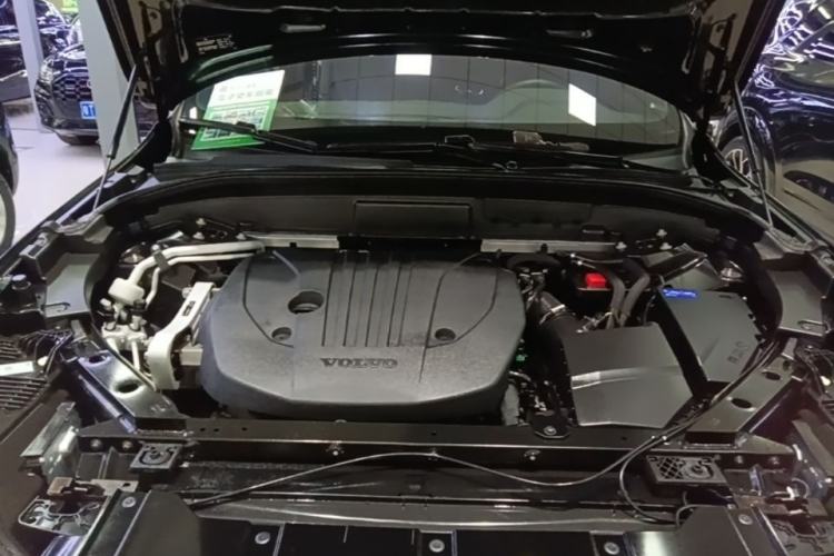 Used Volvo XC60 2023 B5 4x4 Smart Luxury Edition Engine Bay