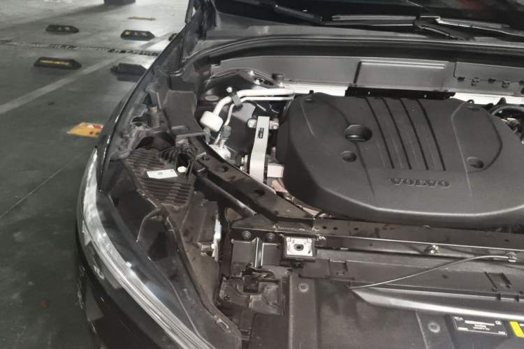 Used Volvo XC60 2023 B5 4x4 Smart Luxury Edition Engine Bay Right