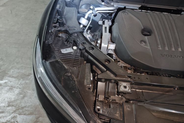 Used Volvo XC60 2023 B5 4x4 Smart Luxury Edition Engine Bay Right